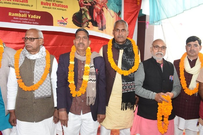 सामूहिक माल्यार्पण